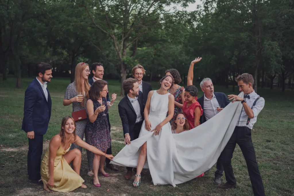 Photo de groupe mariage fun