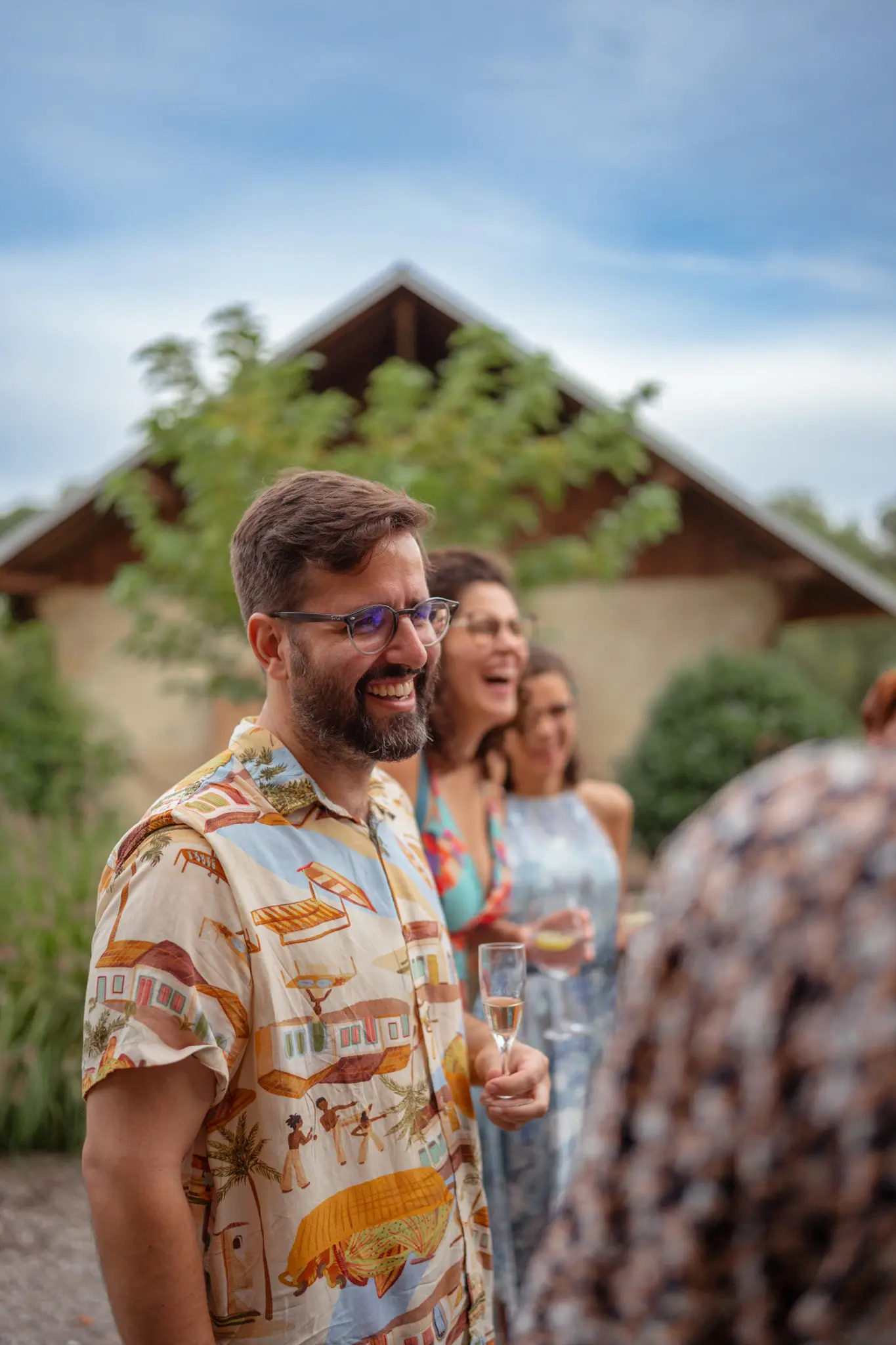 photo des invités à la réception du mariage