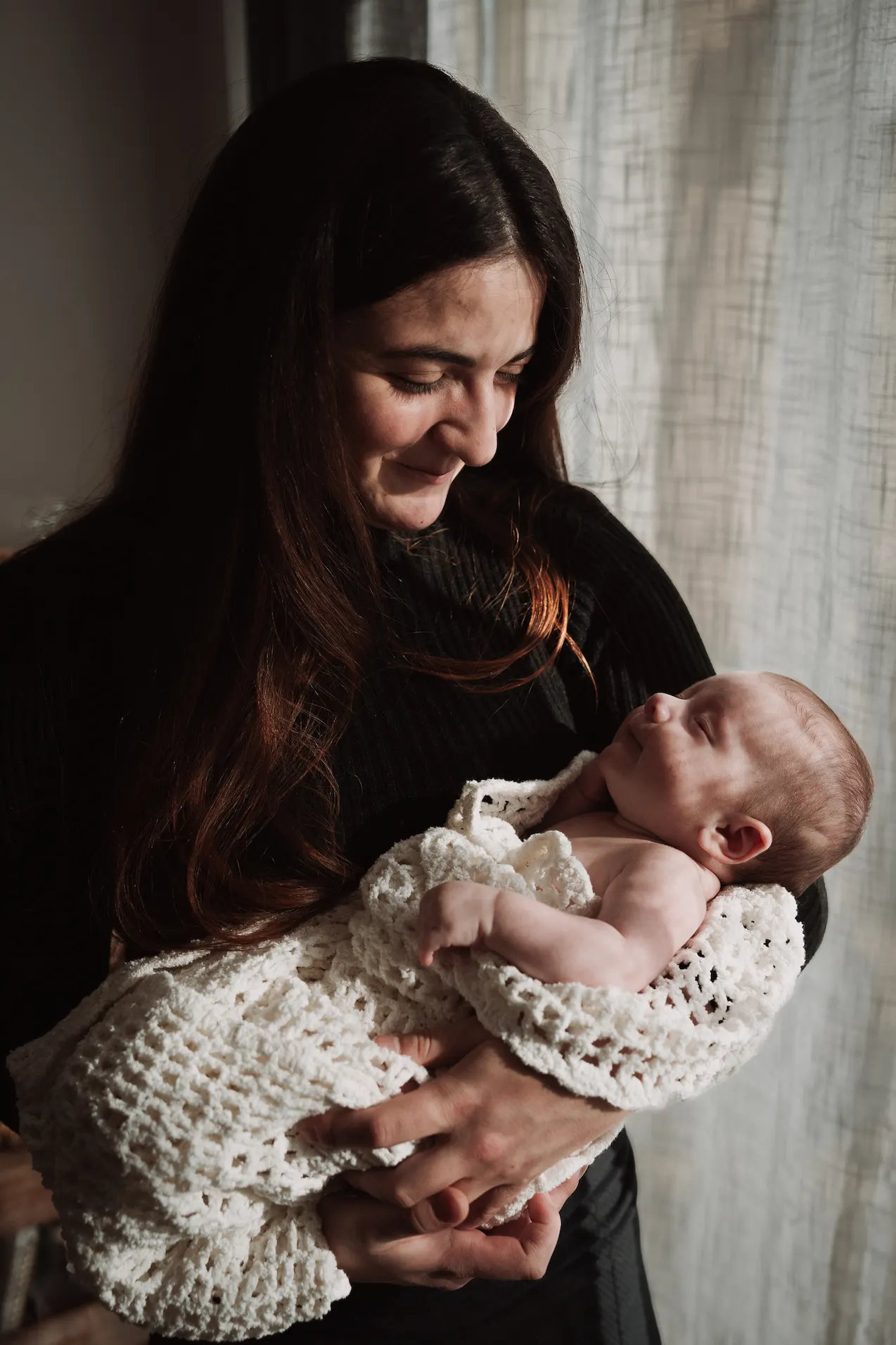 Séance photo de naissance à la lumière naturelle